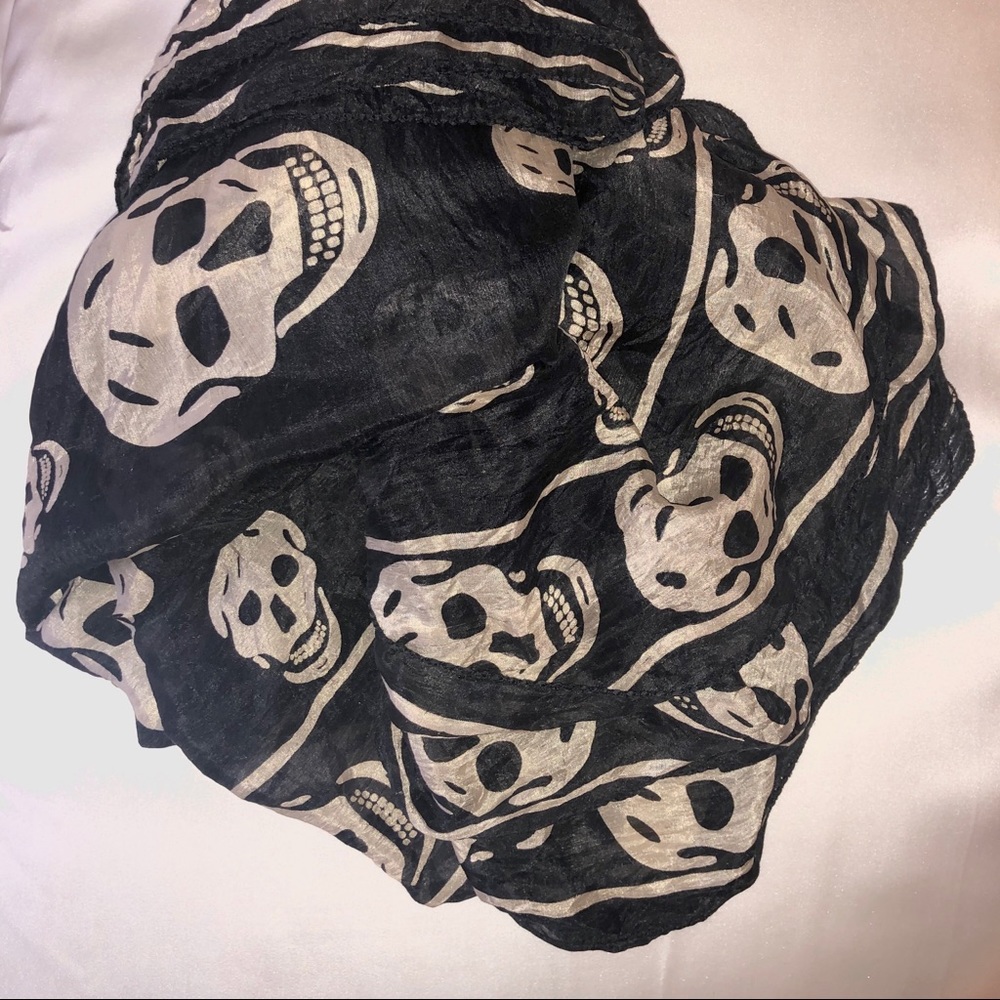 Skull pattern scarf